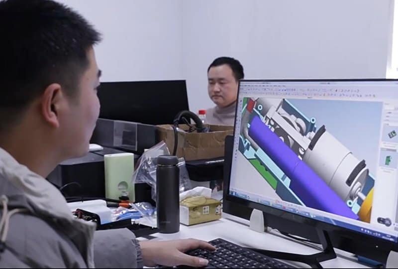 KelyLandsのエンジニアによるCADソフトを使用した先進のカーアクセサリー設計。