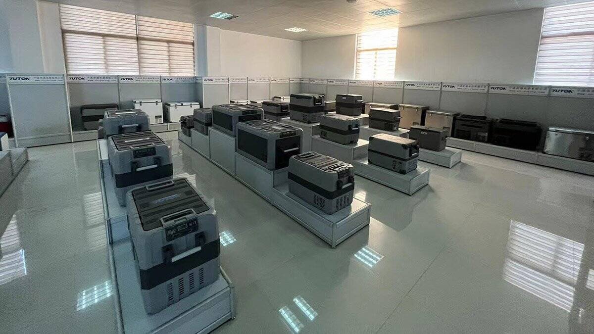 car cooler and electric cooler box showroom