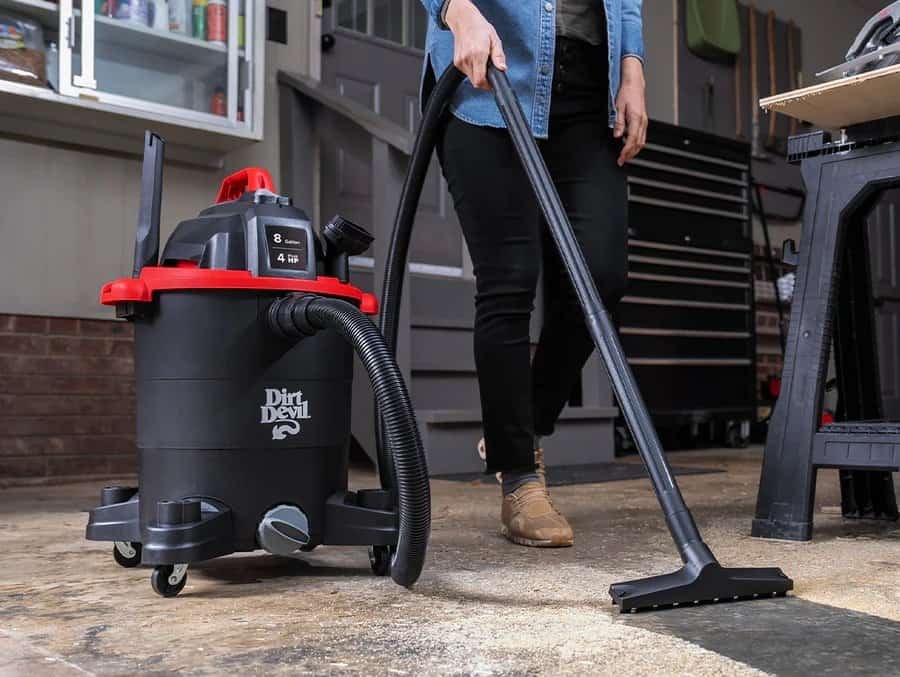 Dirt Devil wet dry vacuum cleaner with car detailing attachments, ideal for automotive cleaning and car accessories.