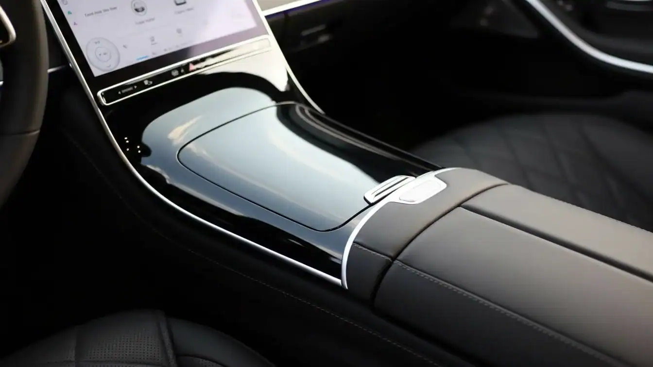 Accesorios de consola de coche para mejorar y decorar el interior.